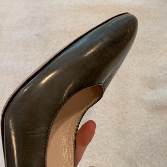 New Prada Gray Leather Closed Toe Heels Made in Italy in Size 35.5/ 5.5 - Picture 10 of 13